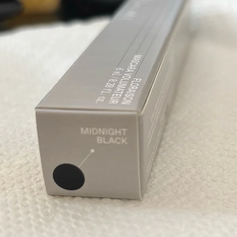 r.e.m. beauty Black Mascara - Volumizing Lash Formula